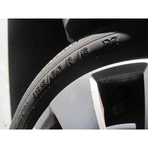 toyota yaris del año 2010