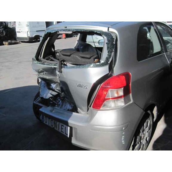 toyota yaris del año 2010