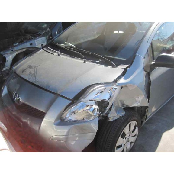 toyota yaris del año 2010