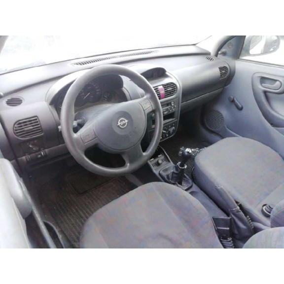 opel corsa c del año 2001