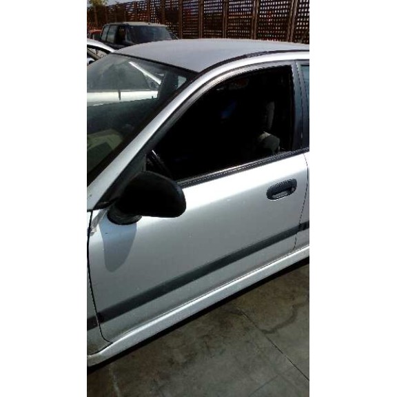 mitsubishi carisma berlina 5 (da0) del año 2002