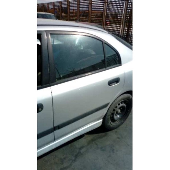 mitsubishi carisma berlina 5 (da0) del año 2002