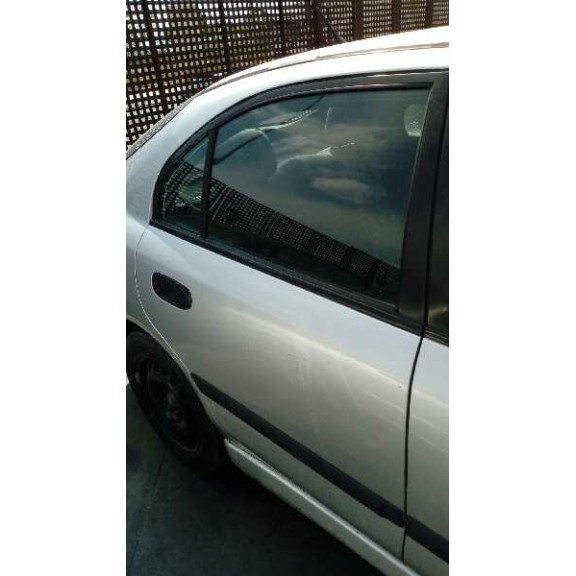 mitsubishi carisma berlina 5 (da0) del año 2002