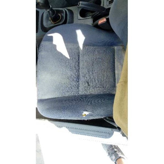 mitsubishi carisma berlina 5 (da0) del año 2002