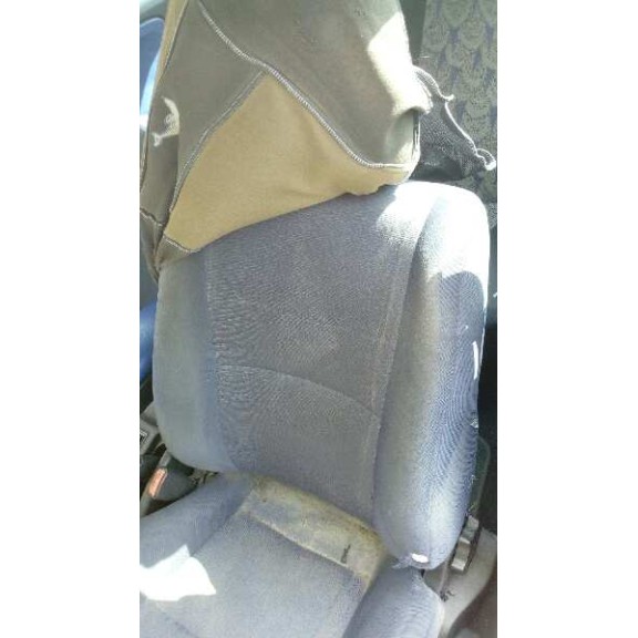 mitsubishi carisma berlina 5 (da0) del año 2002