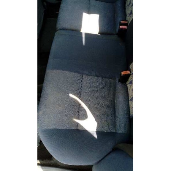 mitsubishi carisma berlina 5 (da0) del año 2002