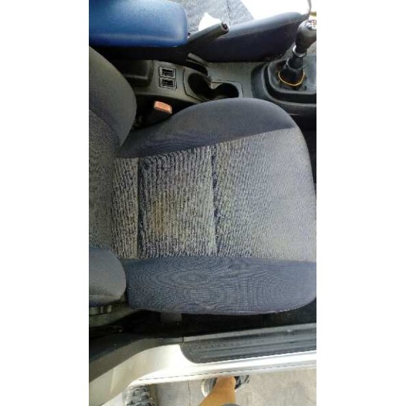 mitsubishi carisma berlina 5 (da0) del año 2002