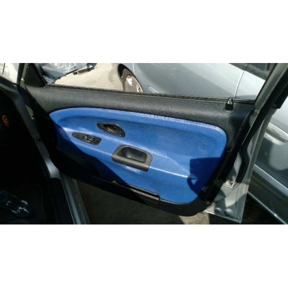 mitsubishi carisma berlina 5 (da0) del año 2002