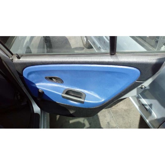 mitsubishi carisma berlina 5 (da0) del año 2002