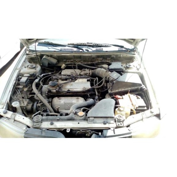 mitsubishi carisma berlina 5 (da0) del año 2002