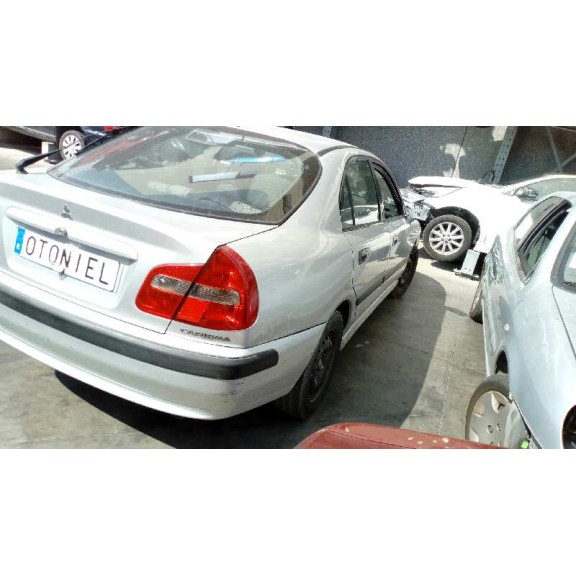 mitsubishi carisma berlina 5 (da0) del año 2002