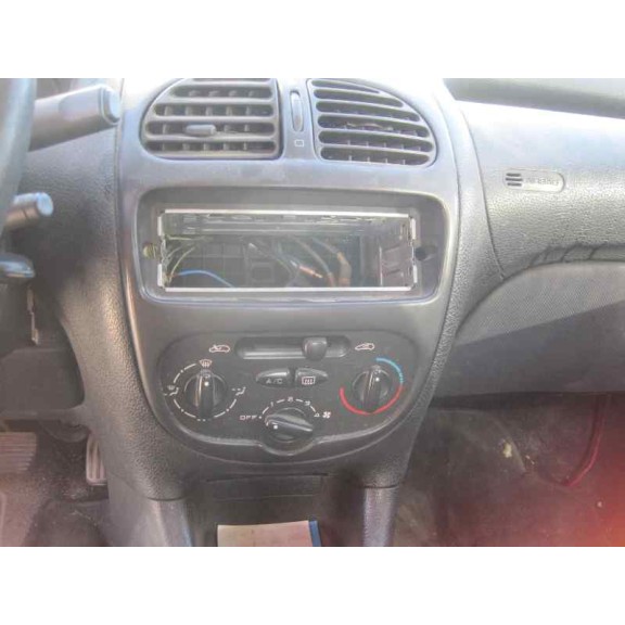 peugeot 206 berlina del año 2001