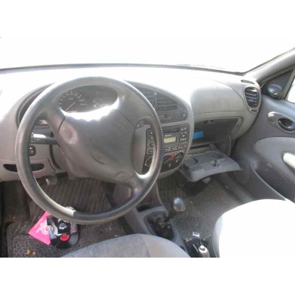 ford fiesta berlina del año 1999