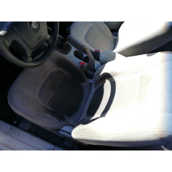 kia cerato del año 2004