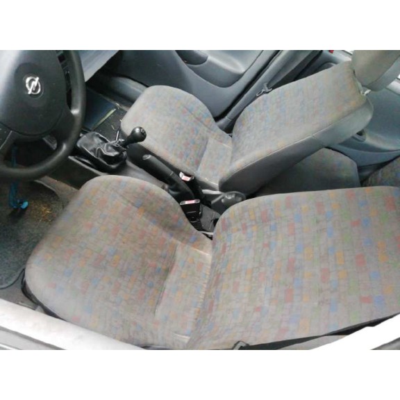 opel corsa c del año 2001