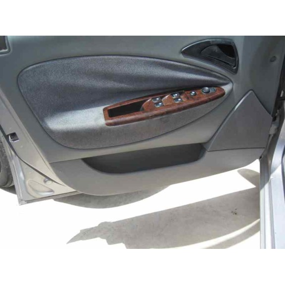 daewoo nubira berlina del año 2002