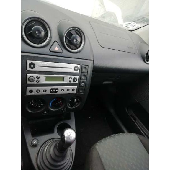 ford fiesta (cbk) del año 2004