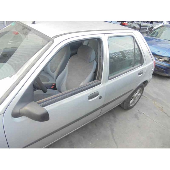 ford fiesta berlina del año 1996