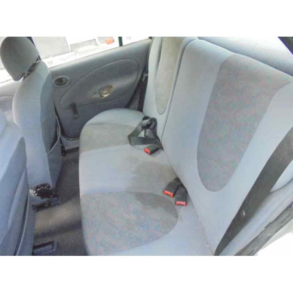 ford fiesta berlina del año 1996