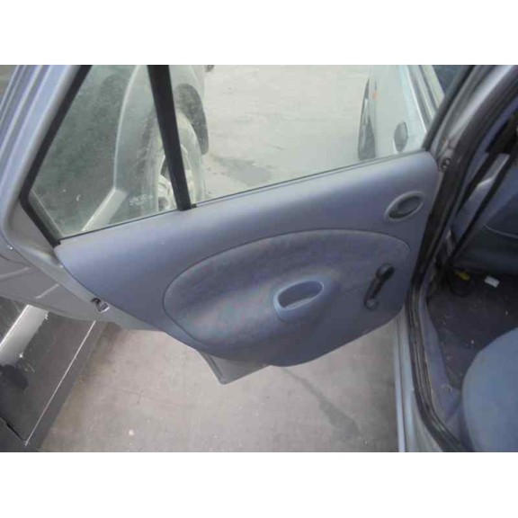 ford fiesta berlina del año 1996