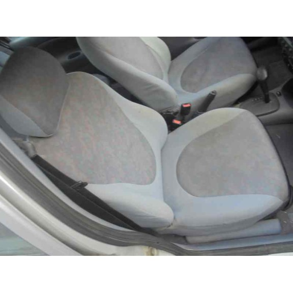 ford fiesta berlina del año 1996