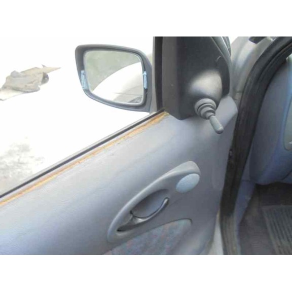 ford fiesta berlina del año 1996