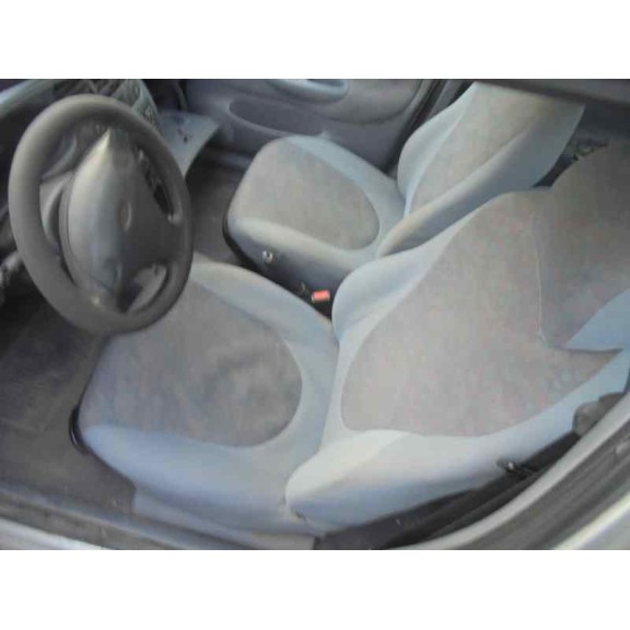 ford fiesta berlina del año 1996