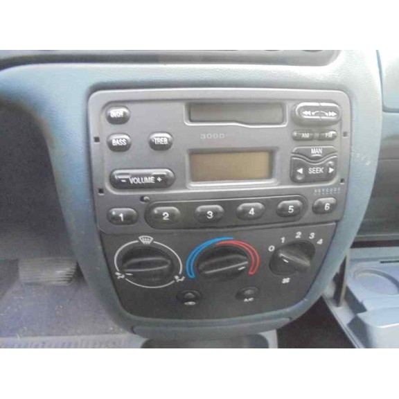 ford fiesta berlina del año 1996