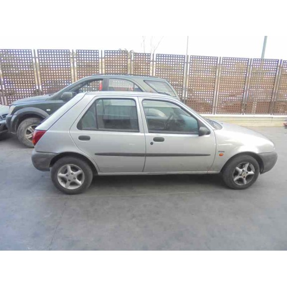 ford fiesta berlina del año 1996