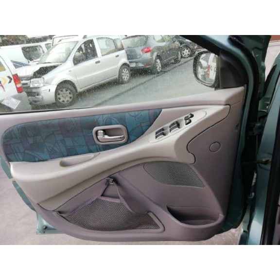 nissan almera tino (v10m) del año 2002