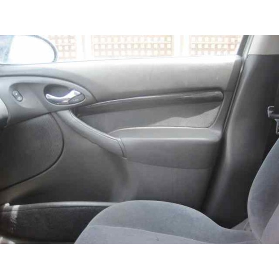 ford focus berlina (cak) del año 2001