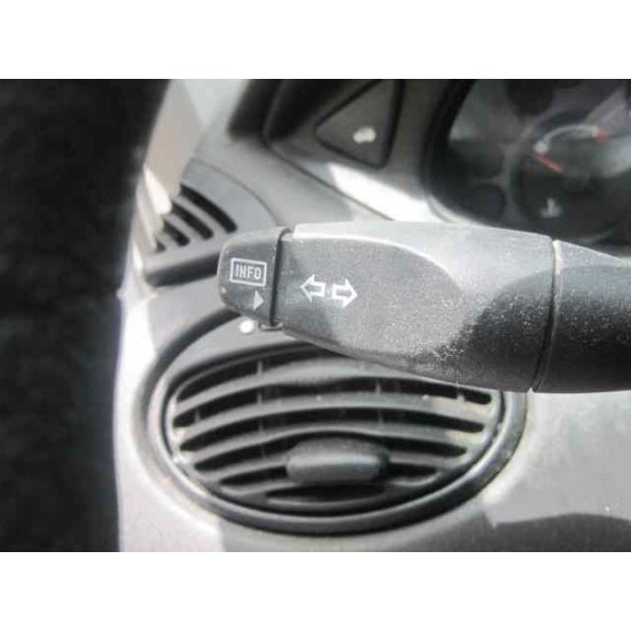 ford focus berlina (cak) del año 2001