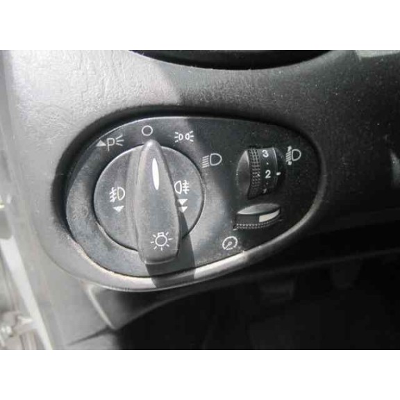 ford focus berlina (cak) del año 2001