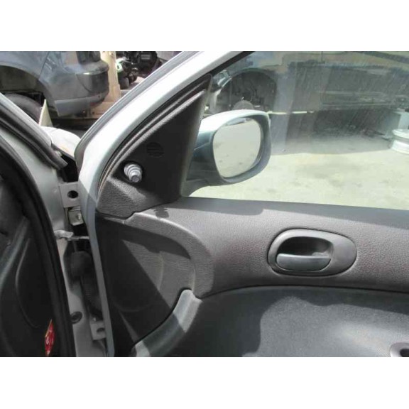 peugeot 206 berlina del año 2002