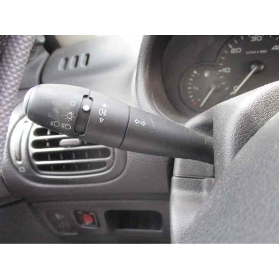 peugeot 206 berlina del año 2002