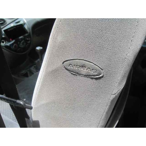 ford focus berlina (cak) del año 2001