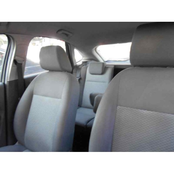 ford focus berlina (cap) del año 2004