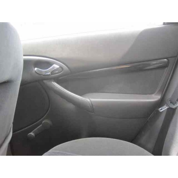 ford focus berlina (cak) del año 2001