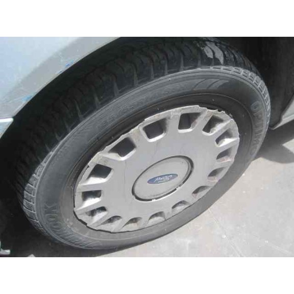 ford focus berlina (cak) del año 2001