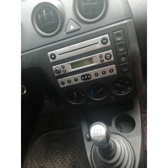 ford fiesta (cbk) del año 2004