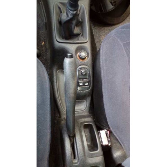 peugeot 206 berlina del año 2002