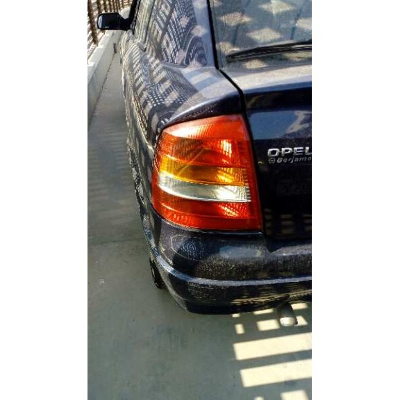 opel astra g berlina del año 2000