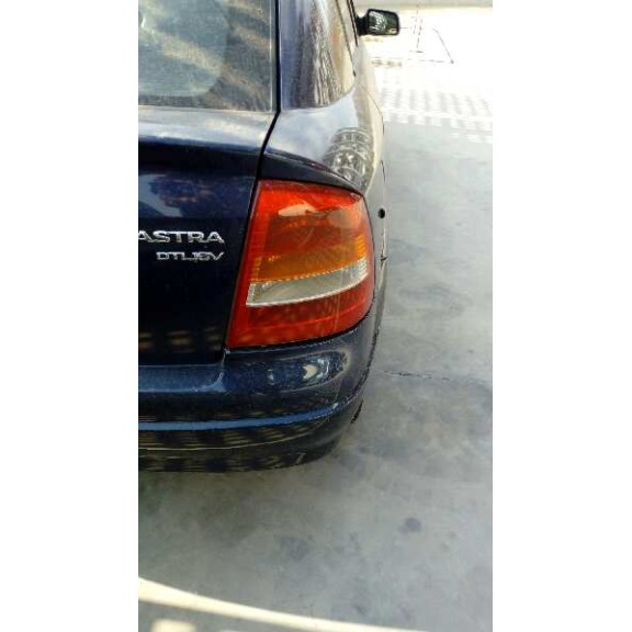 opel astra g berlina del año 2000