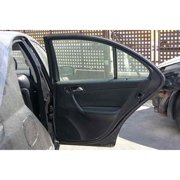 mercedes-benz clase c (w203) berlina del año 2004