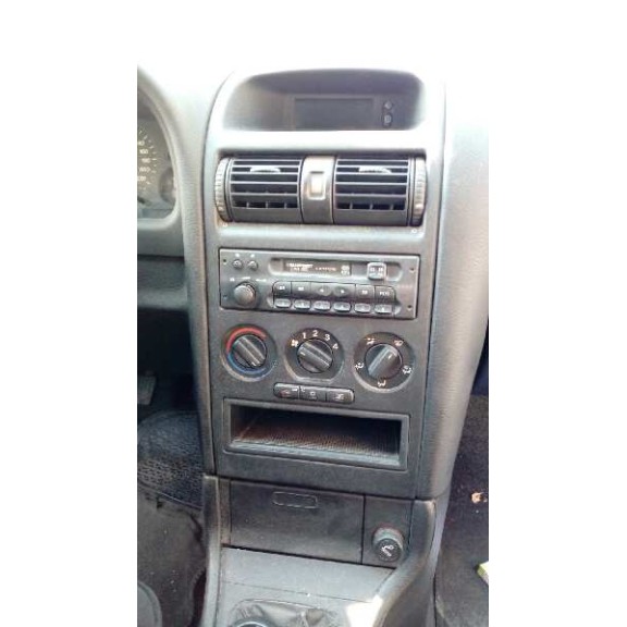 opel astra g berlina del año 2000