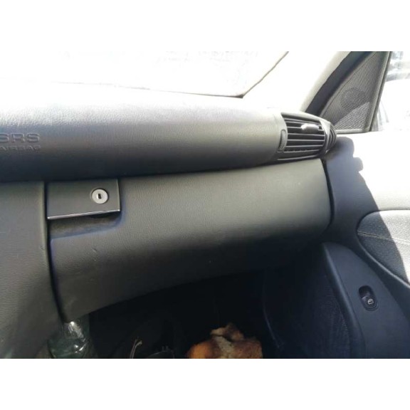 mercedes-benz clase c (w203) berlina del año 2004