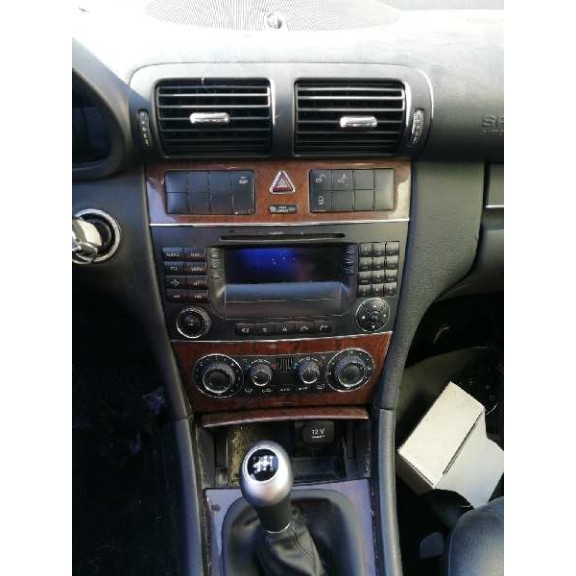 mercedes-benz clase c (w203) berlina del año 2004