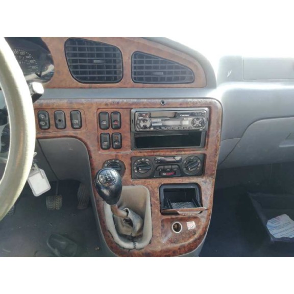 kia carnival del año 2001