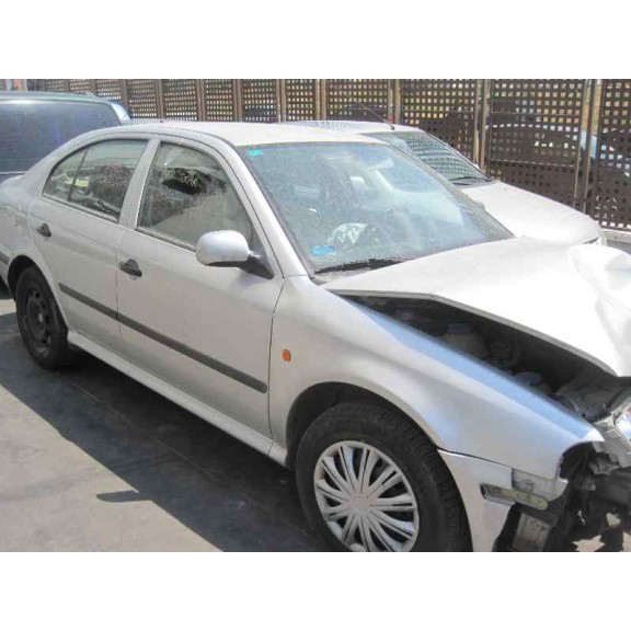 skoda octavia berlina (1u2) del año 2000