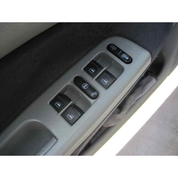 skoda octavia berlina (1u2) del año 2000